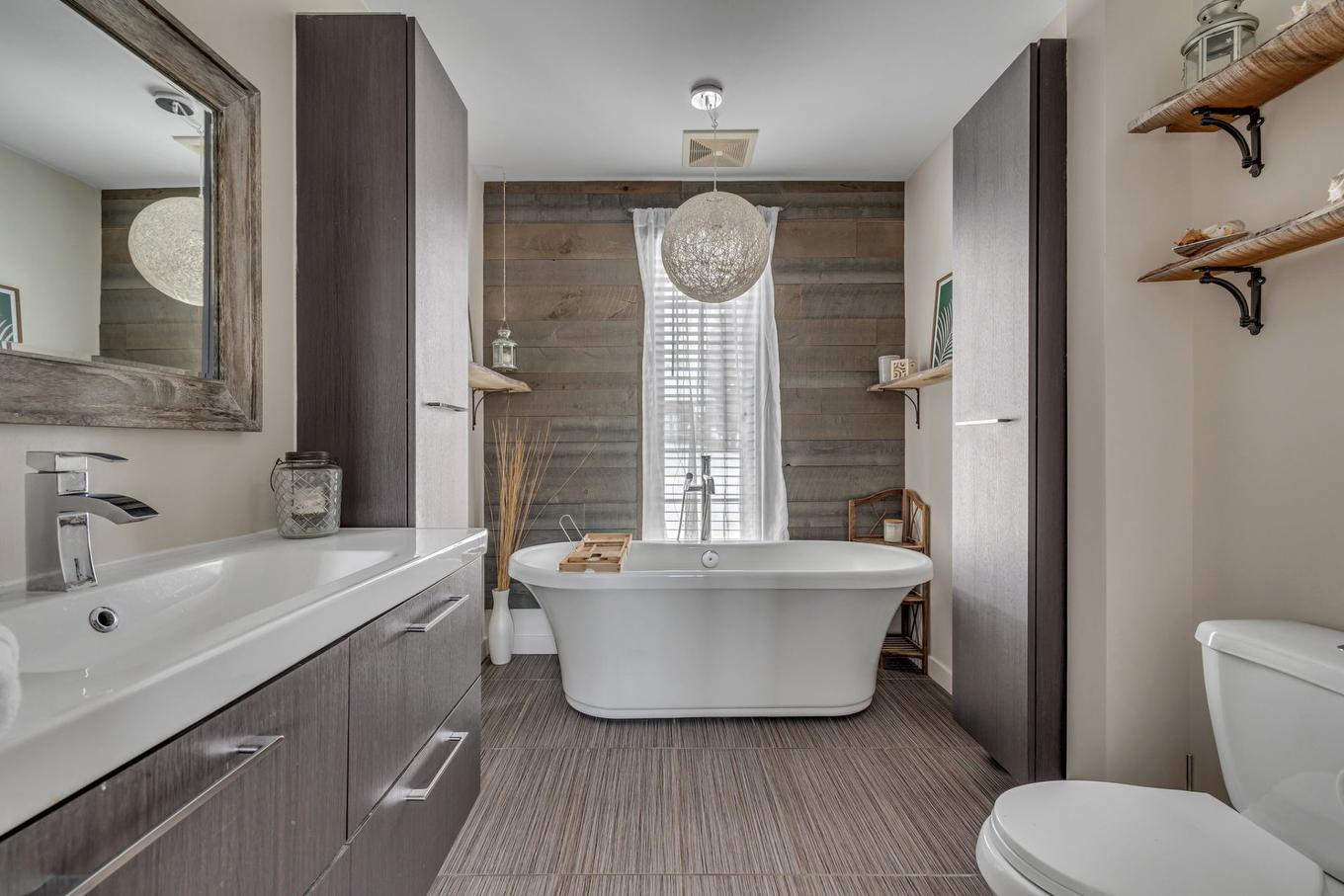 Bathroom - 30 Rue Valéda-Auclair, Québec (Charlesbourg), QC - Indoor Photo Showing Bathroom