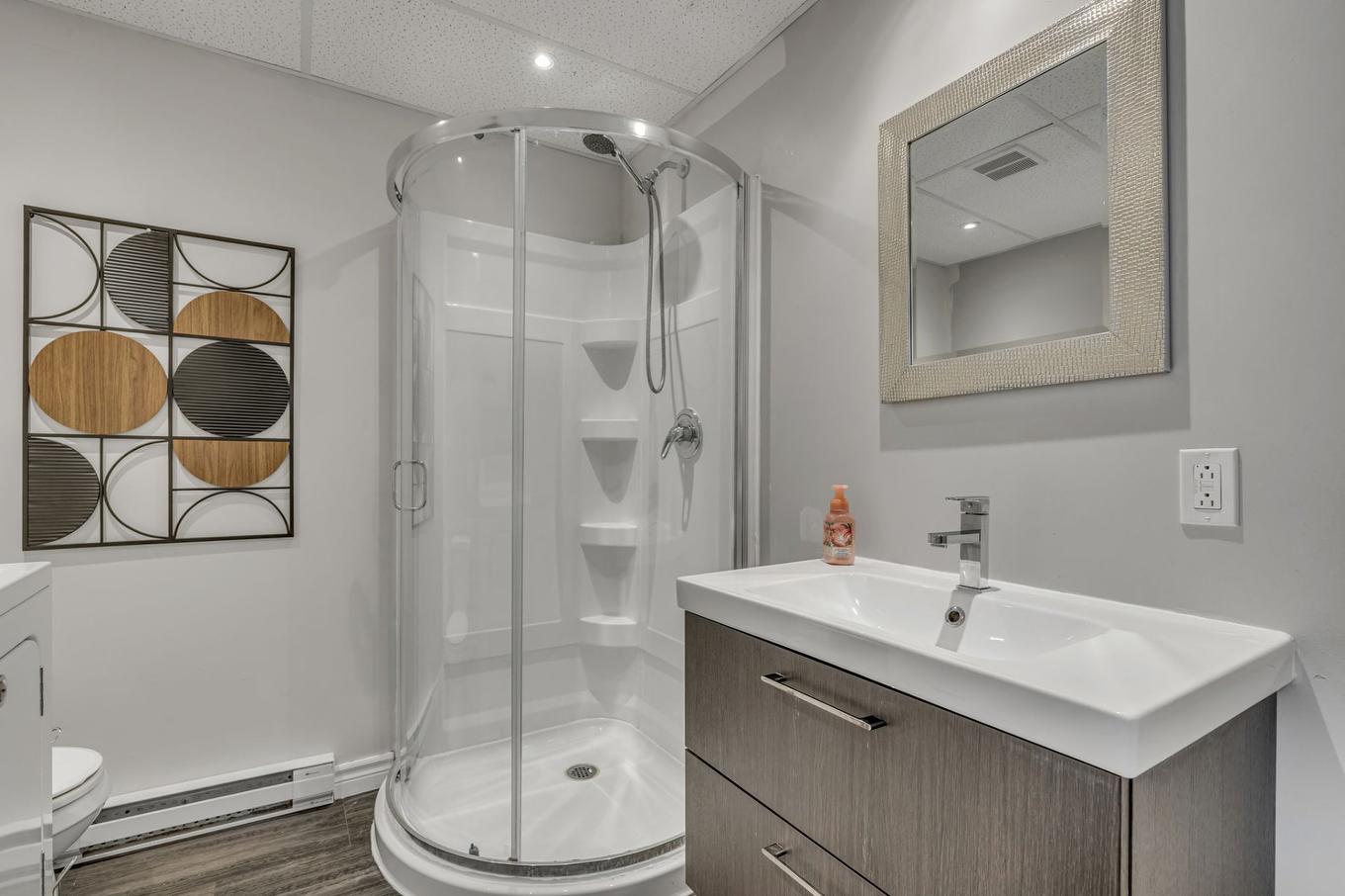 Bathroom - 30 Rue Valéda-Auclair, Québec (Charlesbourg), QC - Indoor Photo Showing Bathroom