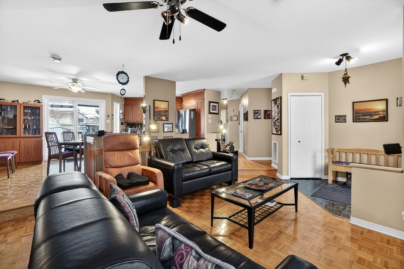 Overall view - 121 Rue Bellerive, Saint-Eustache, QC - Indoor Photo Showing Living Room