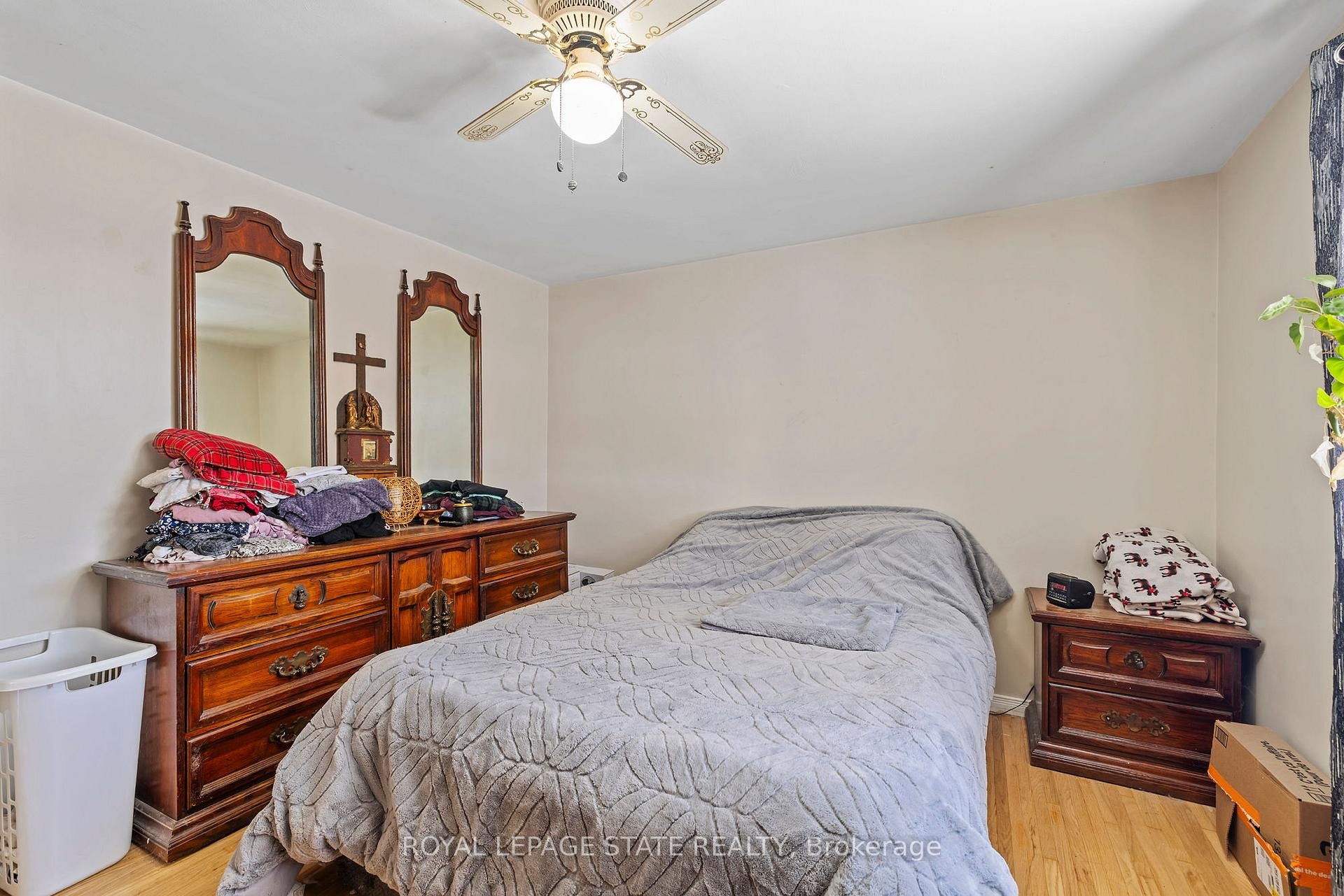 78 Cromwell Crescent, Hamilton, ON - Indoor Photo Showing Bedroom