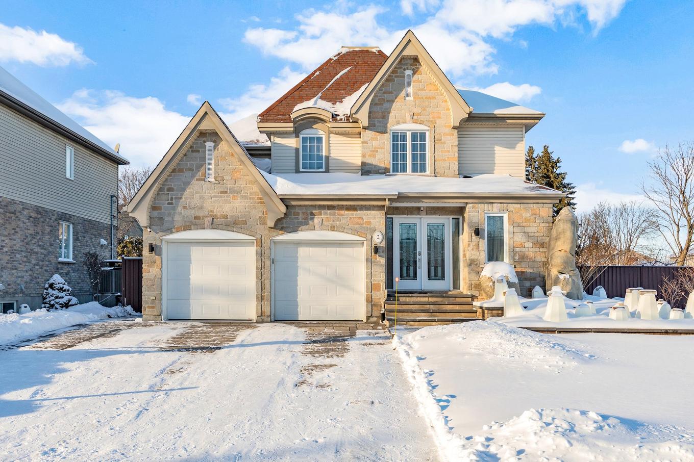 Frontage - 2 Rue Du Boisé, Kirkland, QC - Outdoor With Facade