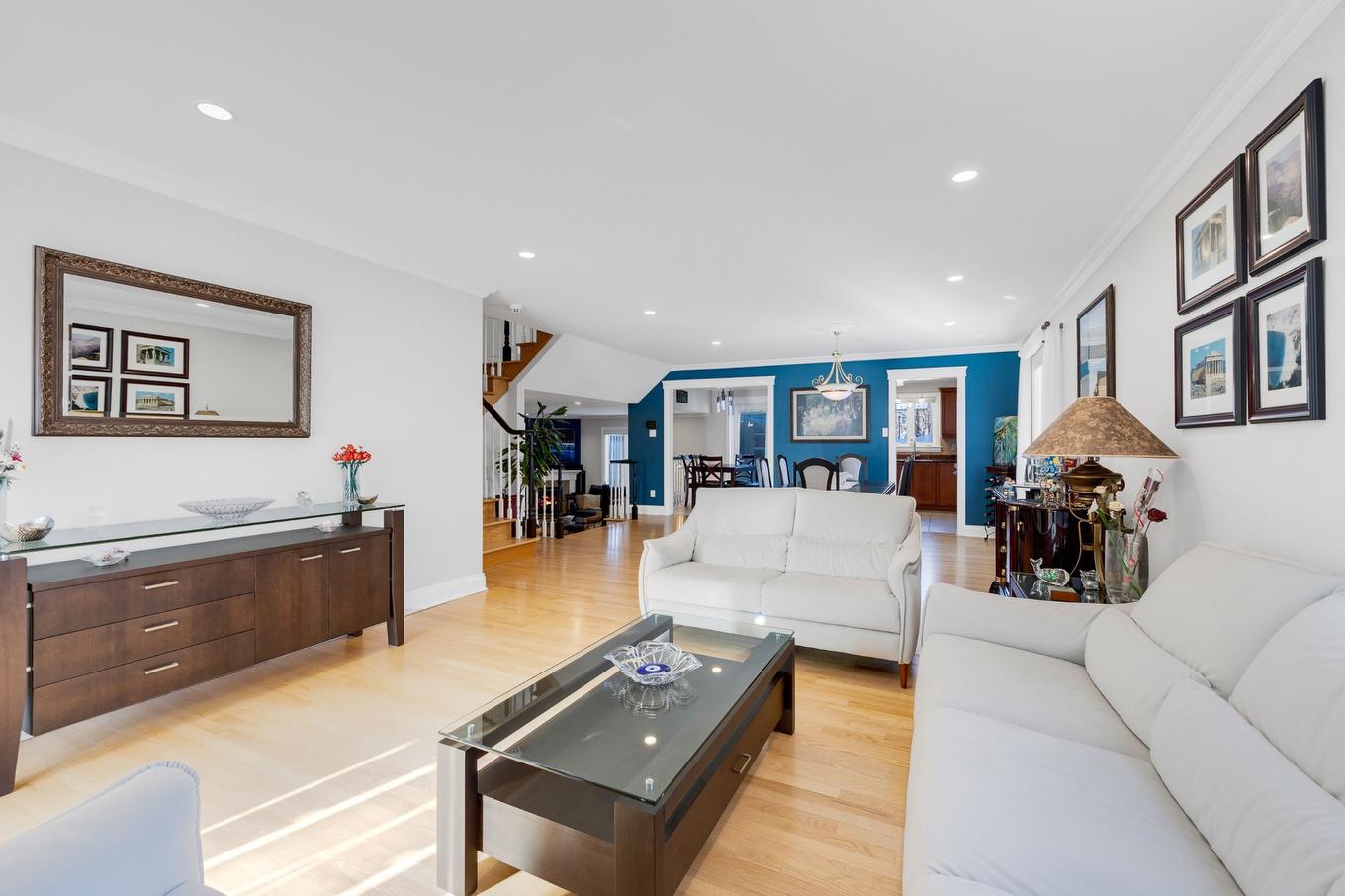 Living room - 2 Rue Du Boisé, Kirkland, QC - Indoor Photo Showing Living Room