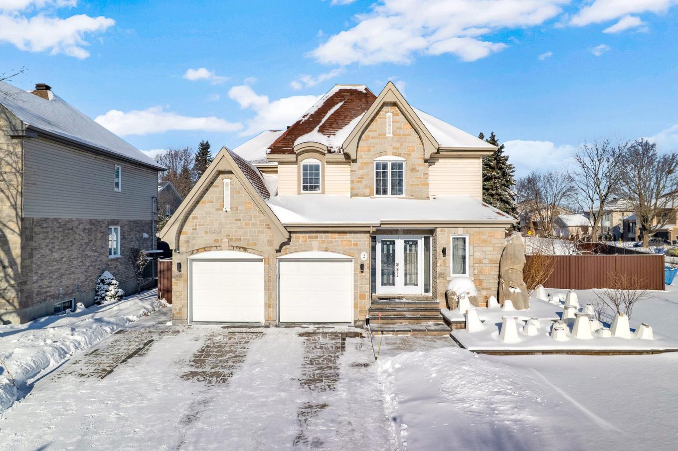 Frontage - 2 Rue Du Boisé, Kirkland, QC - Outdoor With Facade