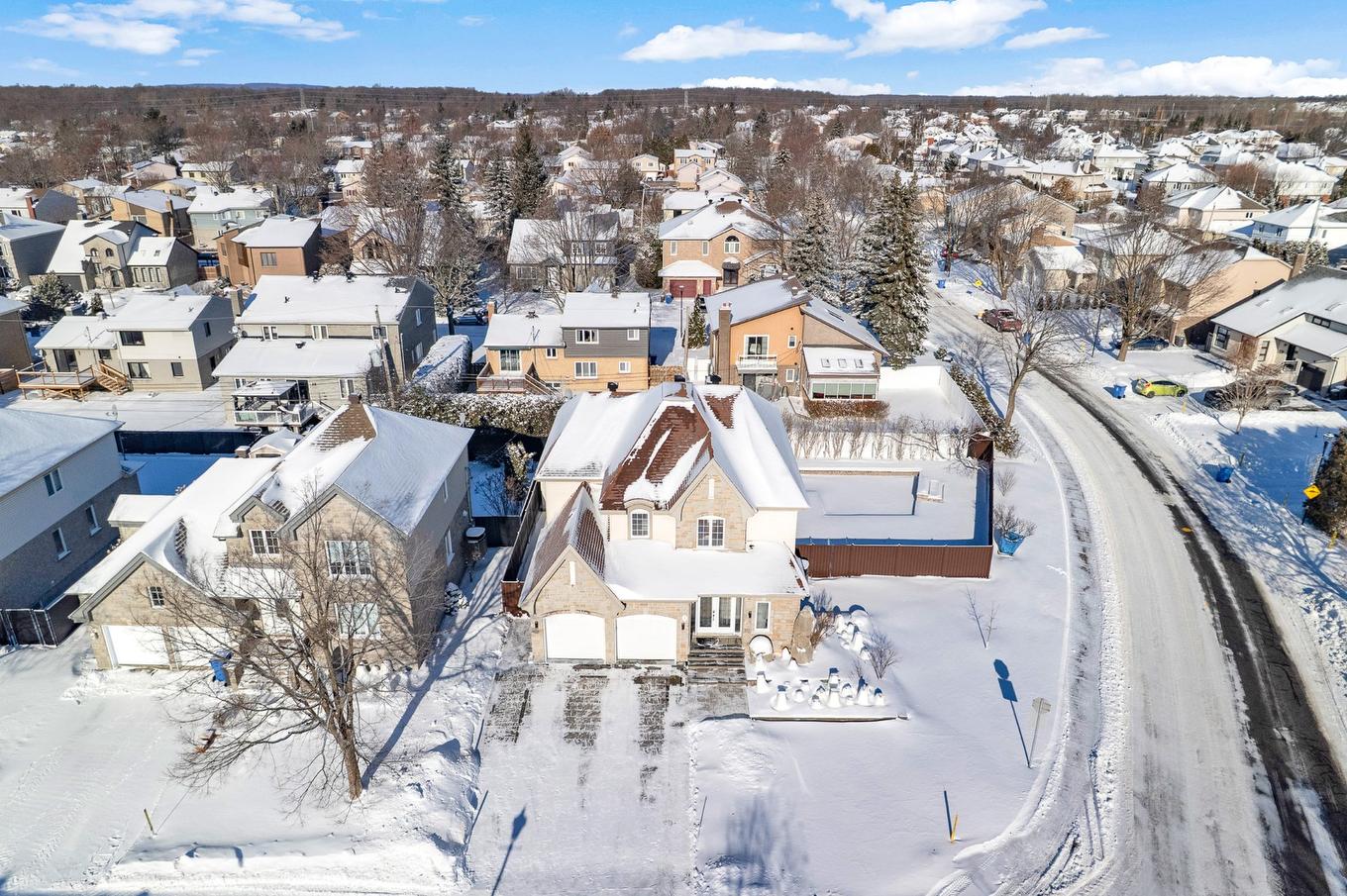Aerial photo - 2 Rue Du Boisé, Kirkland, QC - Outdoor With View
