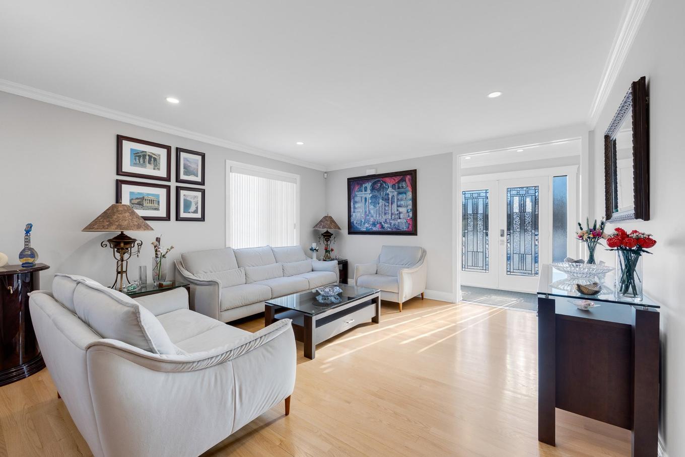 Living room - 2 Rue Du Boisé, Kirkland, QC - Indoor Photo Showing Living Room