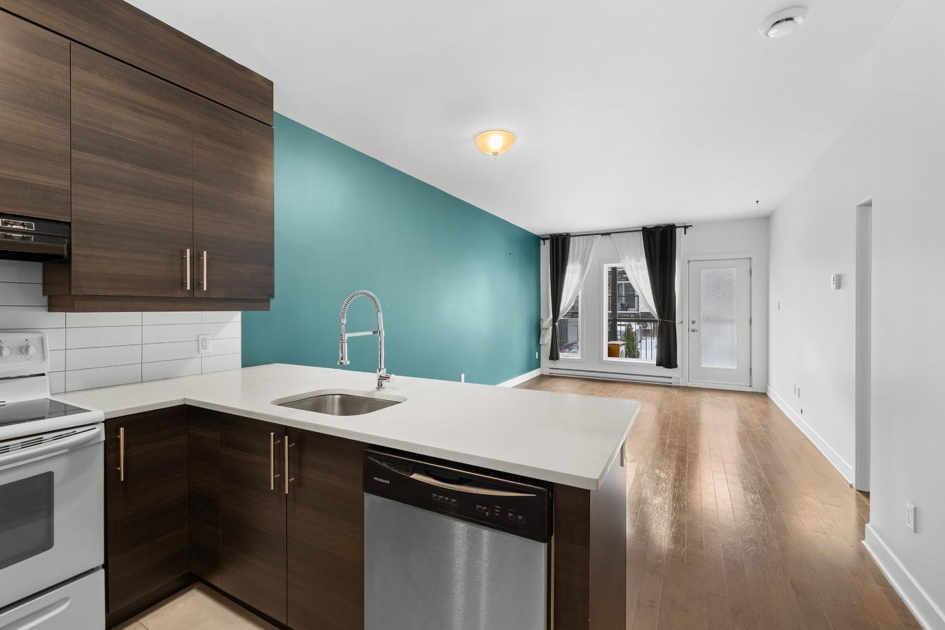 Overall view - 3-1930 Av. Des Érables, Montréal (Ville-Marie), QC - Indoor Photo Showing Kitchen