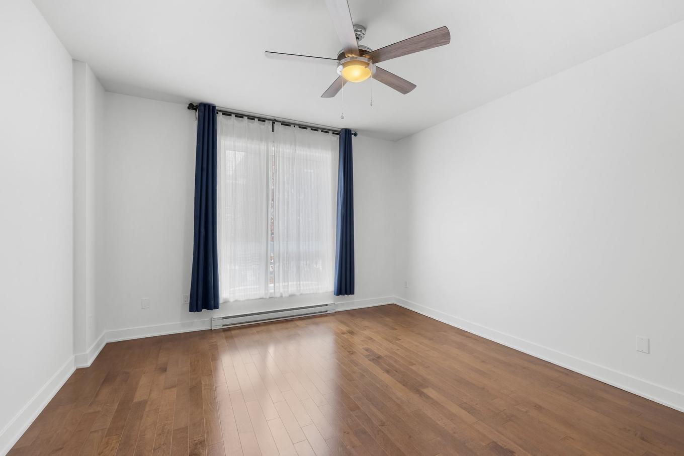 Primary bedroom - 3-1930 Av. Des Érables, Montréal (Ville-Marie), QC - Indoor Photo Showing Other Room