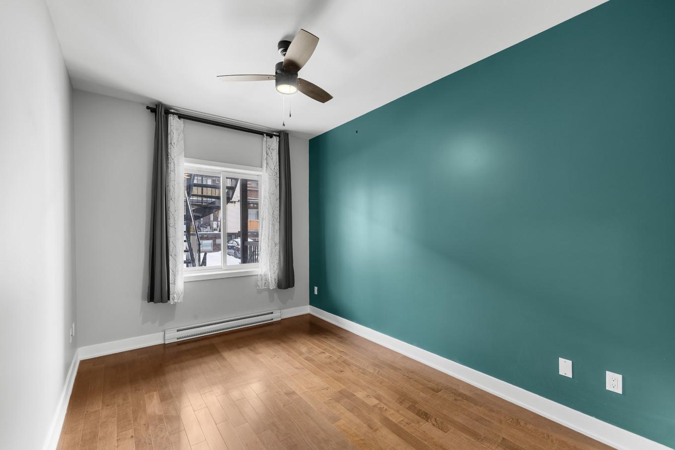Bedroom - 3-1930 Av. Des Érables, Montréal (Ville-Marie), QC - Indoor Photo Showing Other Room