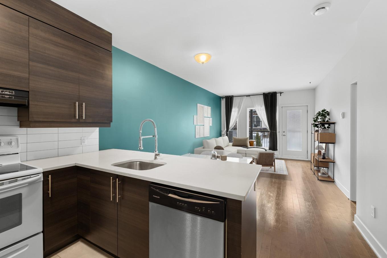 Overall view - 3-1930 Av. Des Érables, Montréal (Ville-Marie), QC - Indoor Photo Showing Kitchen