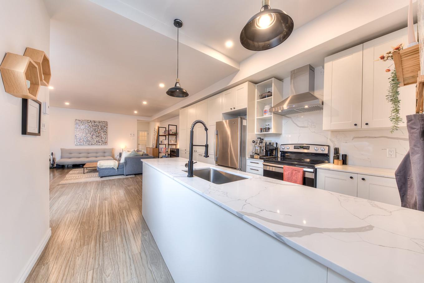 Kitchen - 6247 Av. Christophe-Colomb, Montréal (Rosemont/La Petite-Patrie), QC - Indoor Photo Showing Kitchen With Upgraded Kitchen