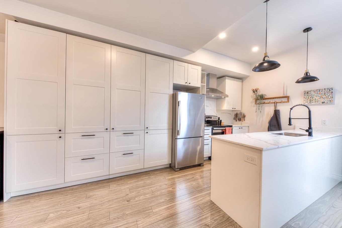Kitchen - 6247 Av. Christophe-Colomb, Montréal (Rosemont/La Petite-Patrie), QC - Indoor Photo Showing Kitchen With Upgraded Kitchen