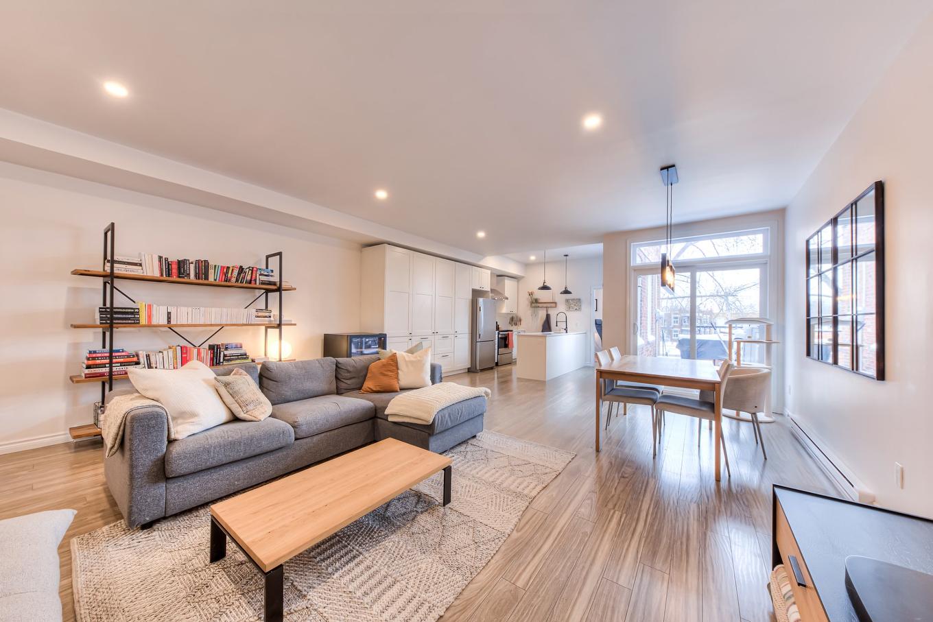 Living room - 6247 Av. Christophe-Colomb, Montréal (Rosemont/La Petite-Patrie), QC - Indoor Photo Showing Living Room