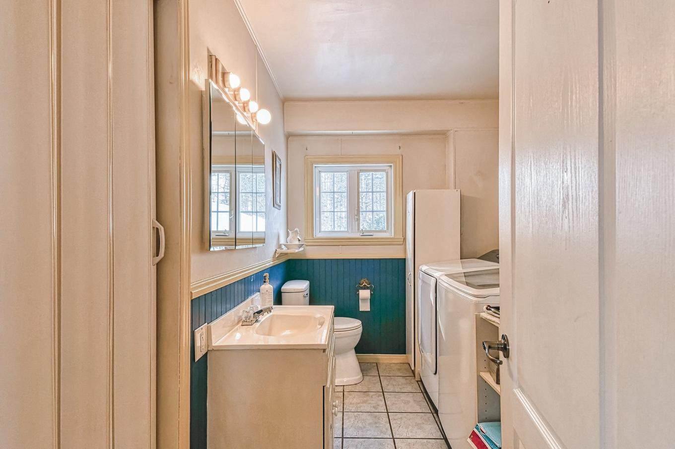 Powder room - 10 Av. David, Saint-Sauveur, QC - Indoor