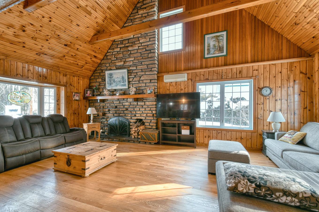 Living room - 10 Av. David, Saint-Sauveur, QC - Indoor Photo Showing Living Room With Fireplace
