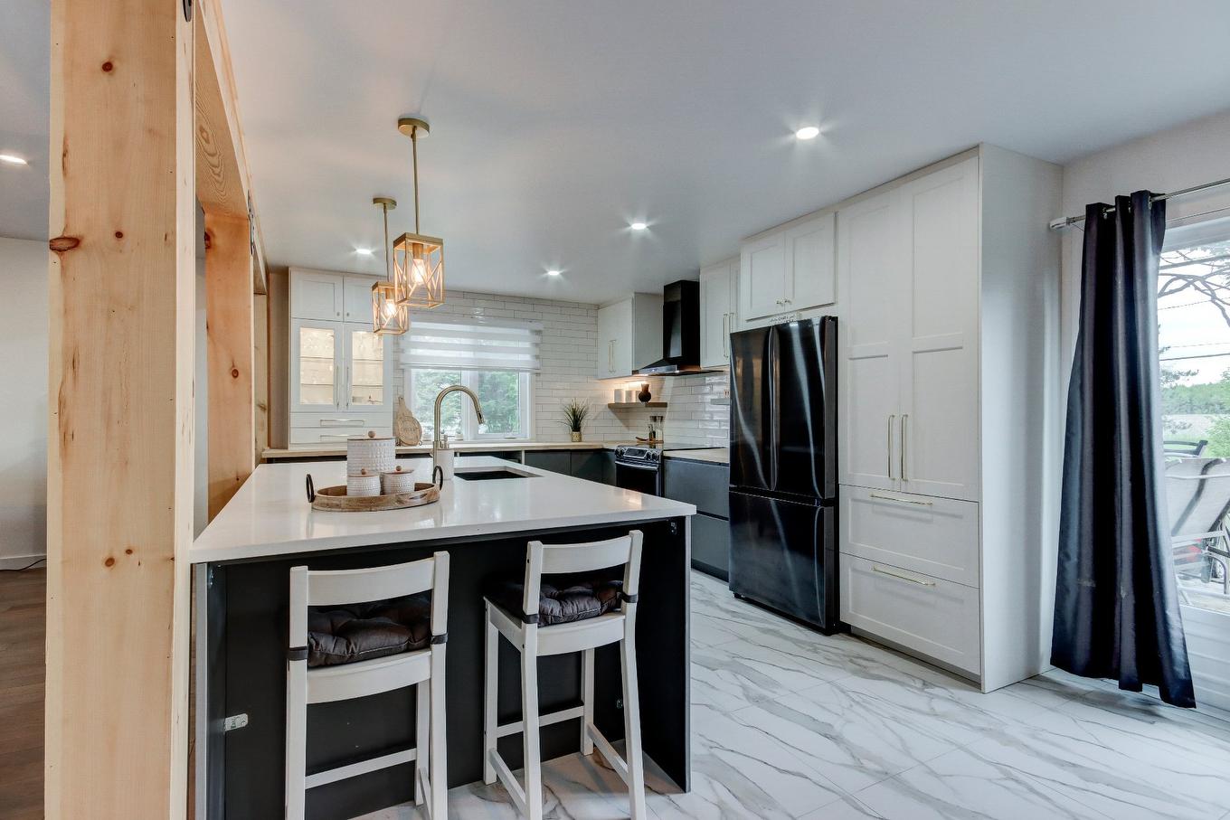 Kitchen - 1774 Ch. Du Clocher, Saint-Jean-Sur-Richelieu, QC - Indoor Photo Showing Kitchen With Upgraded Kitchen