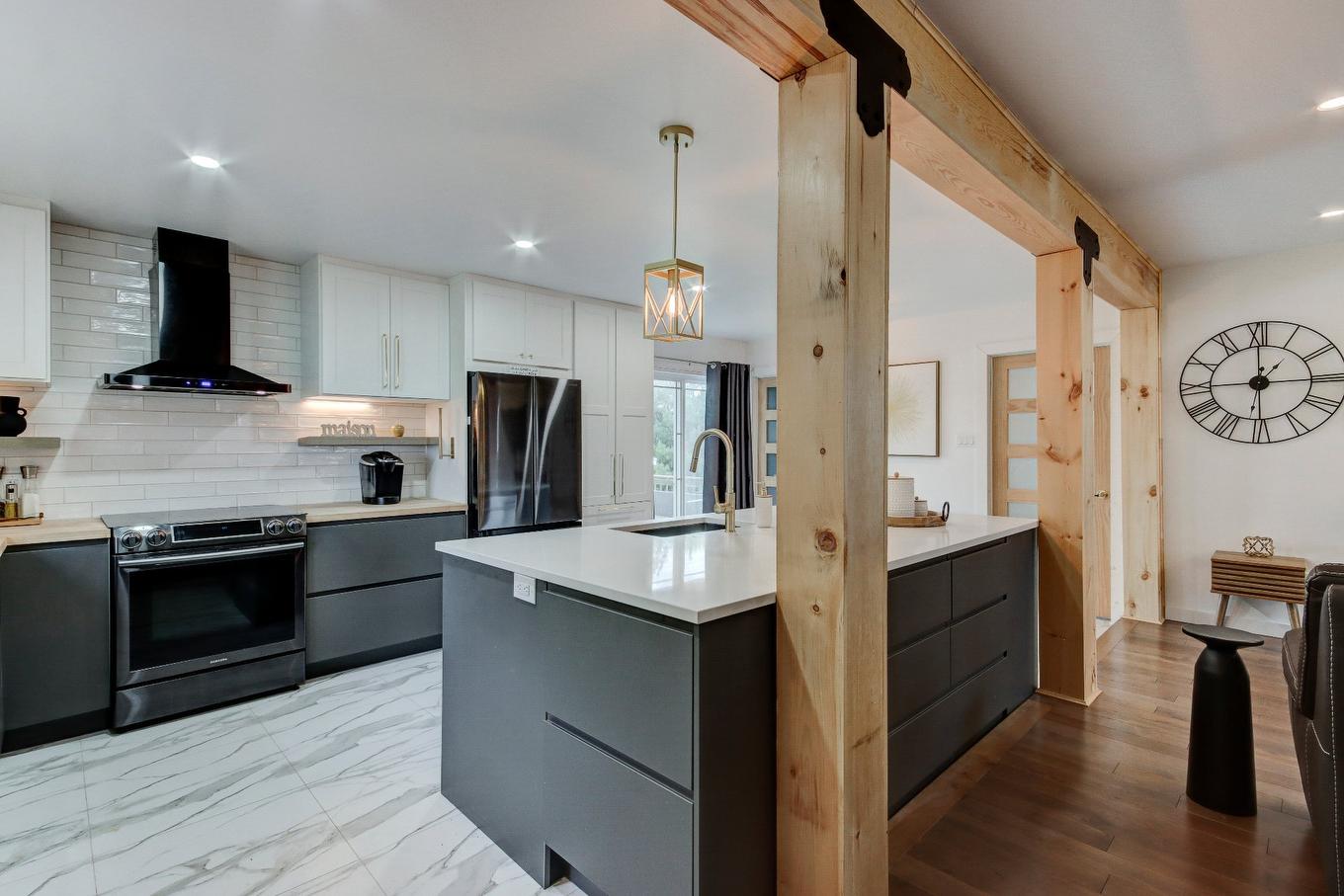Kitchen - 1774 Ch. Du Clocher, Saint-Jean-Sur-Richelieu, QC - Indoor Photo Showing Kitchen With Upgraded Kitchen