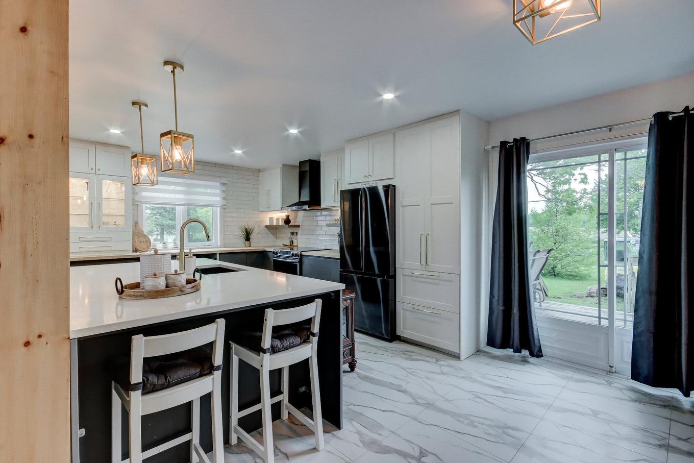 Kitchen - 1774 Ch. Du Clocher, Saint-Jean-Sur-Richelieu, QC - Indoor Photo Showing Kitchen With Upgraded Kitchen