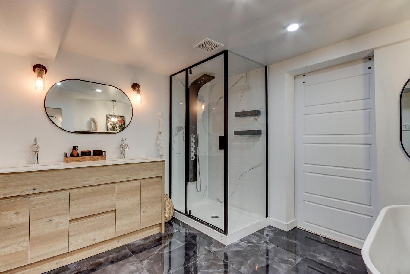 Bathroom - 1774 Ch. Du Clocher, Saint-Jean-Sur-Richelieu, QC - Indoor Photo Showing Bathroom