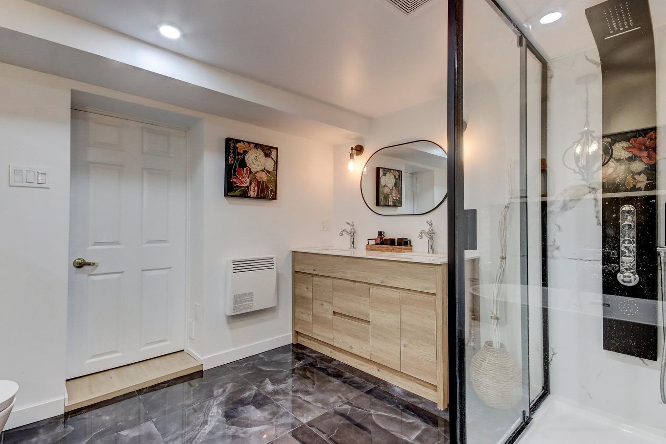 Bathroom - 1774 Ch. Du Clocher, Saint-Jean-Sur-Richelieu, QC - Indoor Photo Showing Bathroom