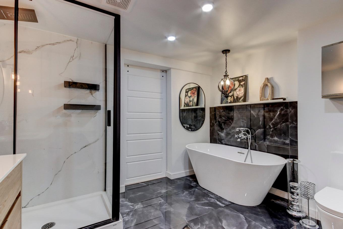 Bathroom - 1774 Ch. Du Clocher, Saint-Jean-Sur-Richelieu, QC - Indoor Photo Showing Bathroom