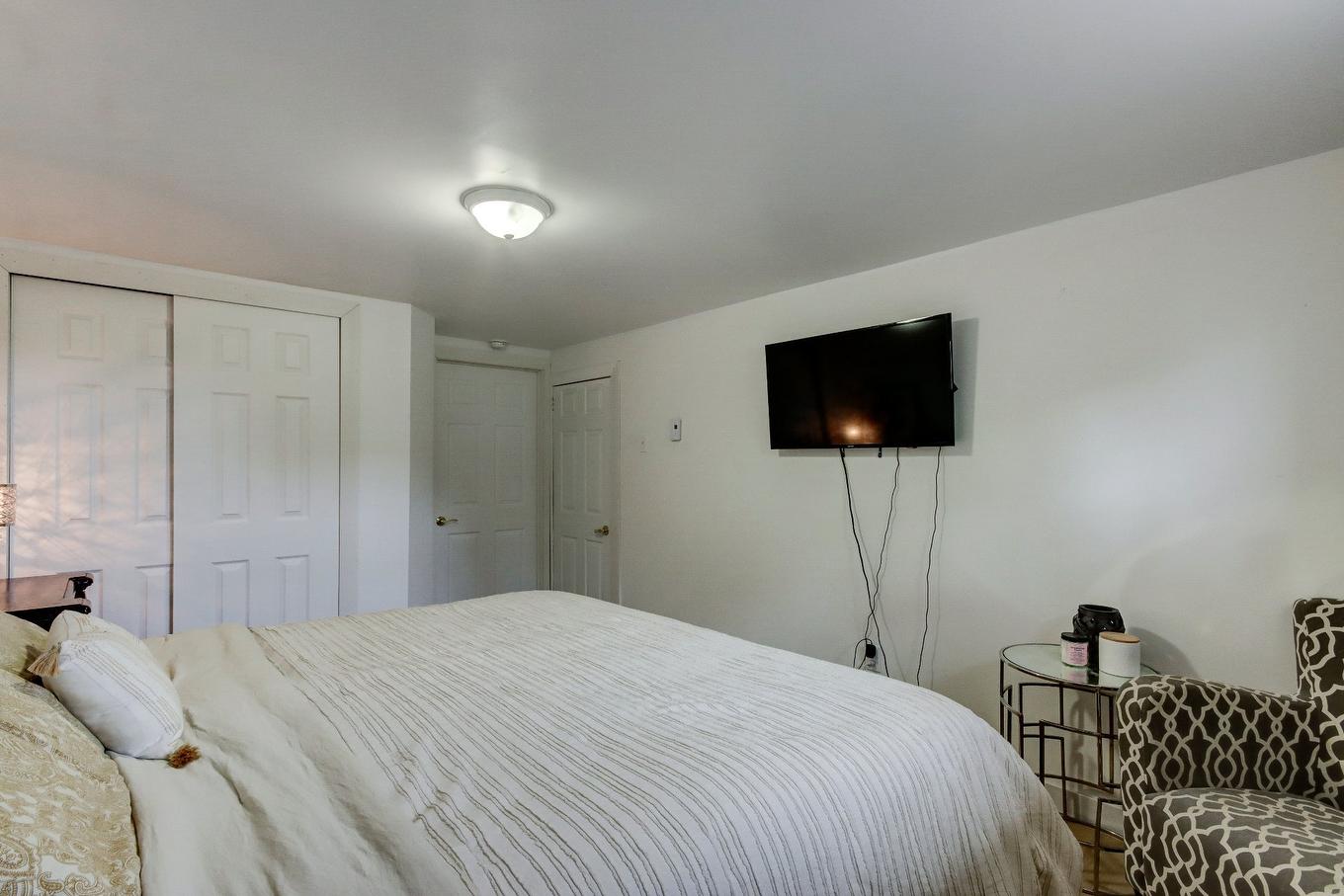 Primary bedroom - 1774 Ch. Du Clocher, Saint-Jean-Sur-Richelieu, QC - Indoor Photo Showing Bedroom