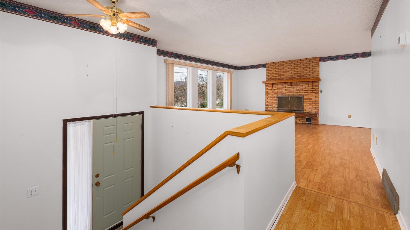 2617 Erickson Road, Creston, BC - Indoor Photo Showing Other Room