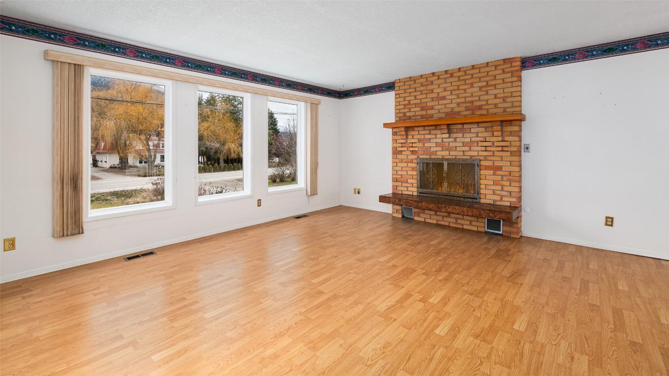 2617 Erickson Road, Creston, BC - Indoor Photo Showing Living Room With Fireplace