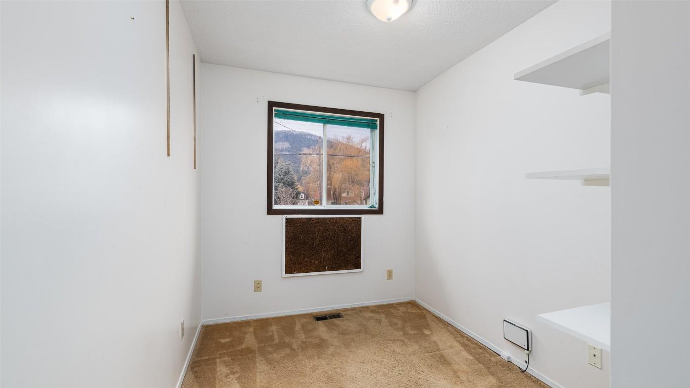 2617 Erickson Road, Creston, BC - Indoor Photo Showing Other Room