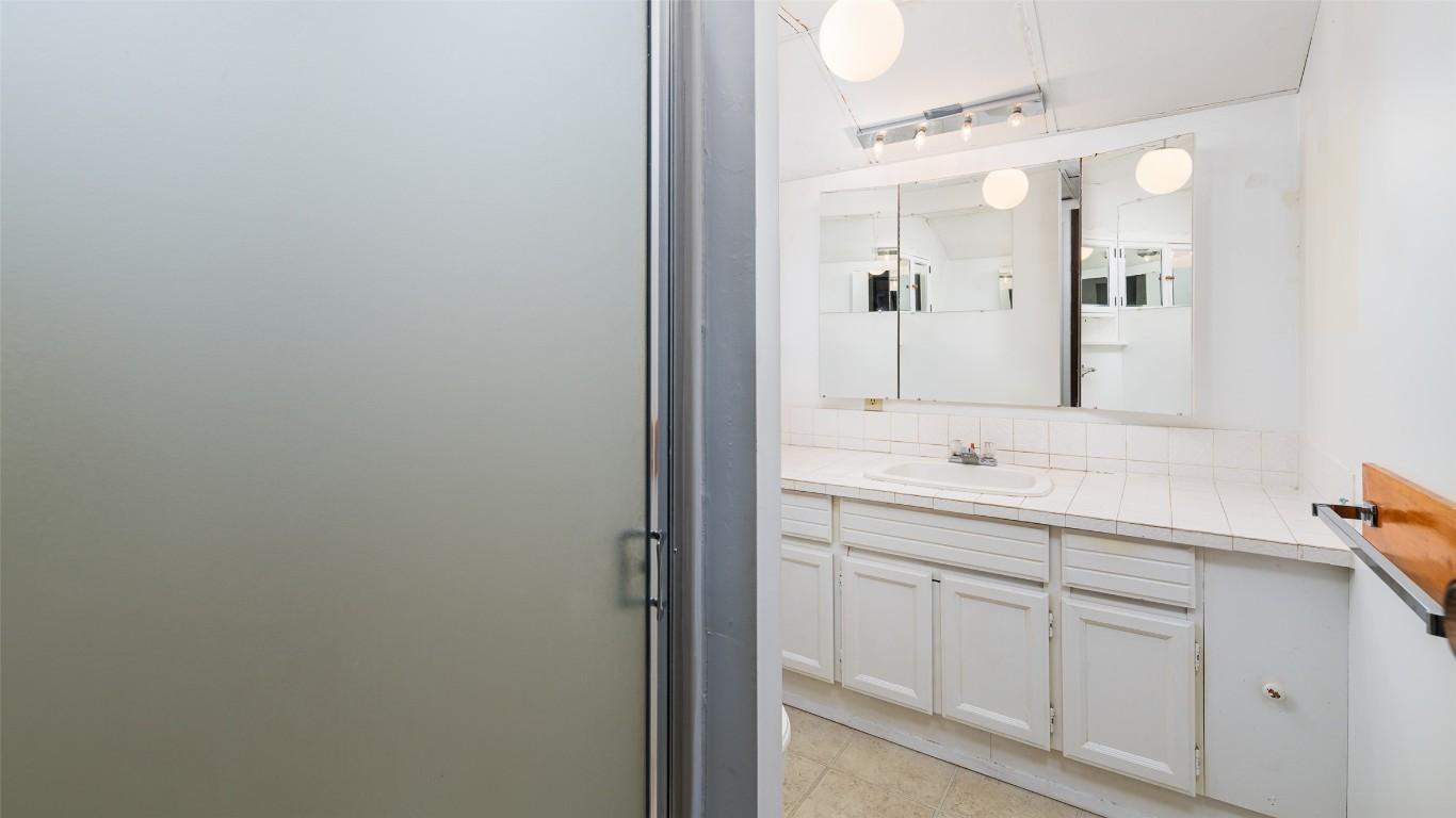 2617 Erickson Road, Creston, BC - Indoor Photo Showing Bathroom