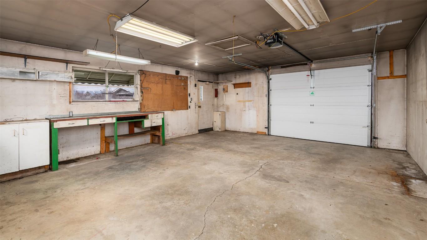 2617 Erickson Road, Creston, BC - Indoor Photo Showing Garage