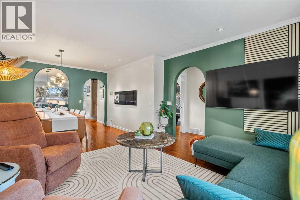 4636 Montana Drive Nw, Calgary, AB - Indoor Photo Showing Living Room