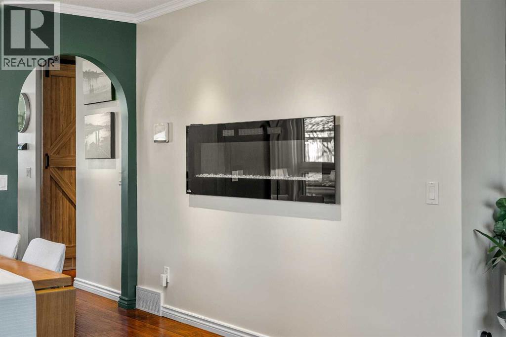 4636 Montana Drive Nw, Calgary, AB - Indoor Photo Showing Other Room