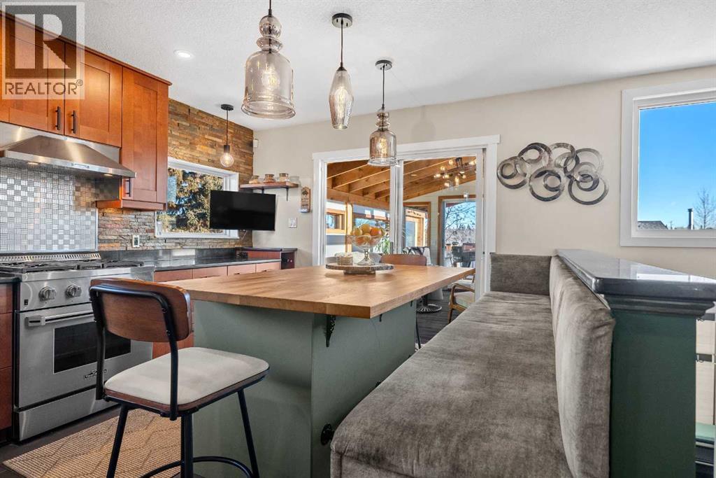 4636 Montana Drive Nw, Calgary, AB - Indoor Photo Showing Kitchen