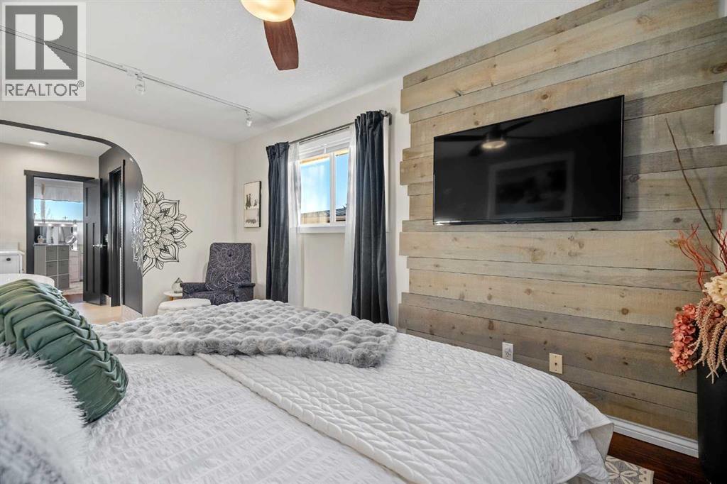 4636 Montana Drive Nw, Calgary, AB - Indoor Photo Showing Bedroom