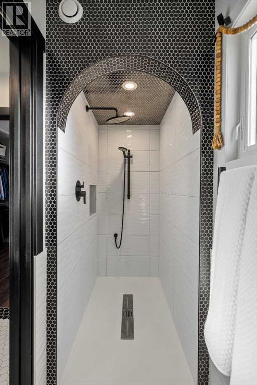 4636 Montana Drive Nw, Calgary, AB - Indoor Photo Showing Bathroom