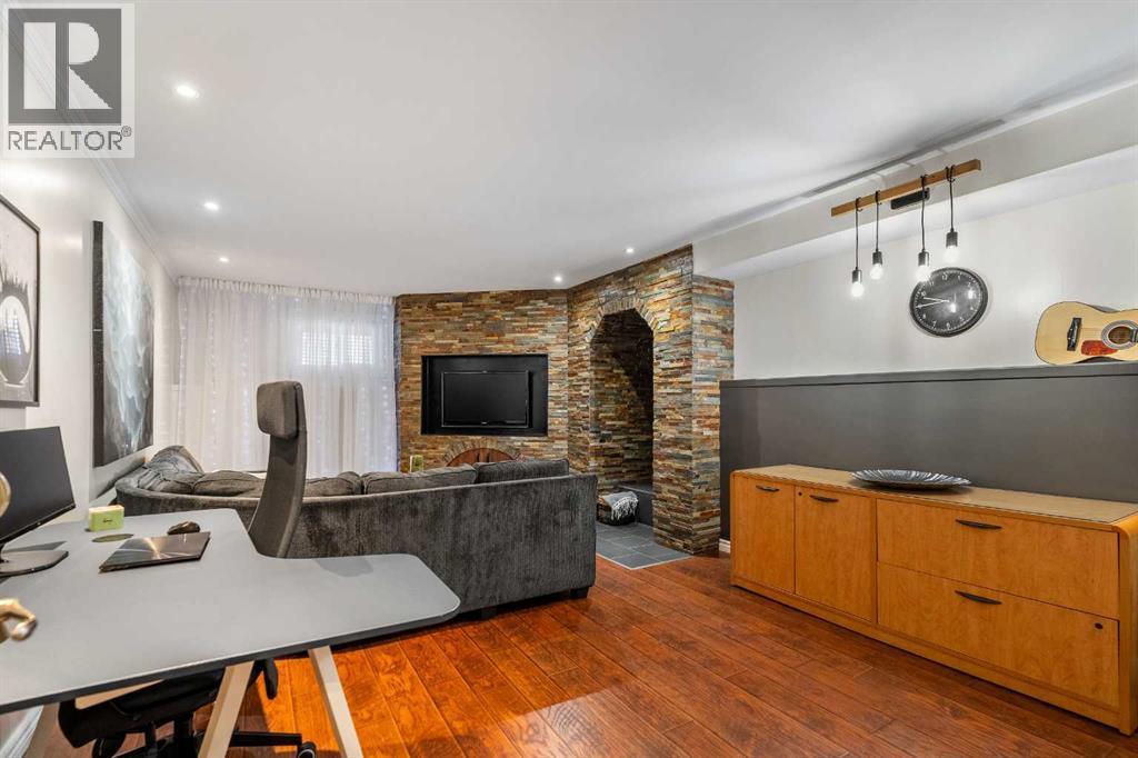 4636 Montana Drive Nw, Calgary, AB - Indoor With Fireplace