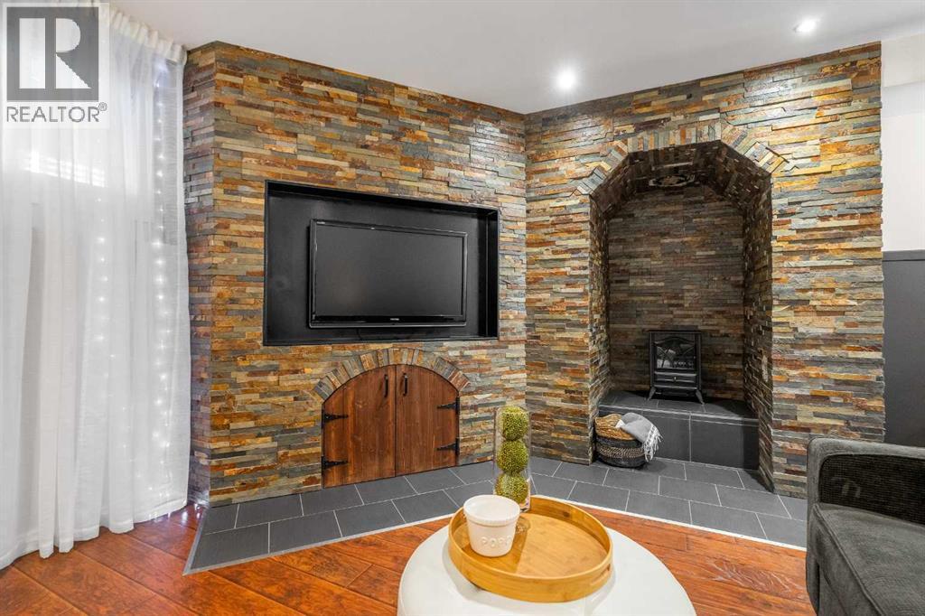 4636 Montana Drive Nw, Calgary, AB - Indoor Photo Showing Living Room With Fireplace