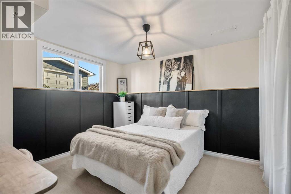 4636 Montana Drive Nw, Calgary, AB - Indoor Photo Showing Bedroom