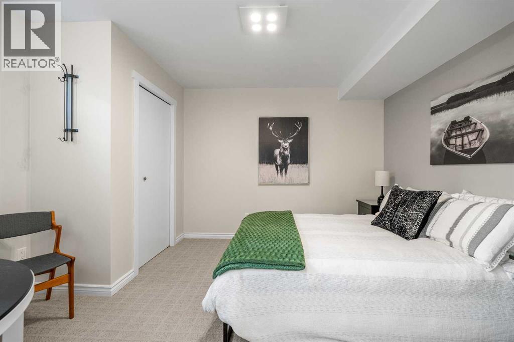 4636 Montana Drive Nw, Calgary, AB - Indoor Photo Showing Bedroom