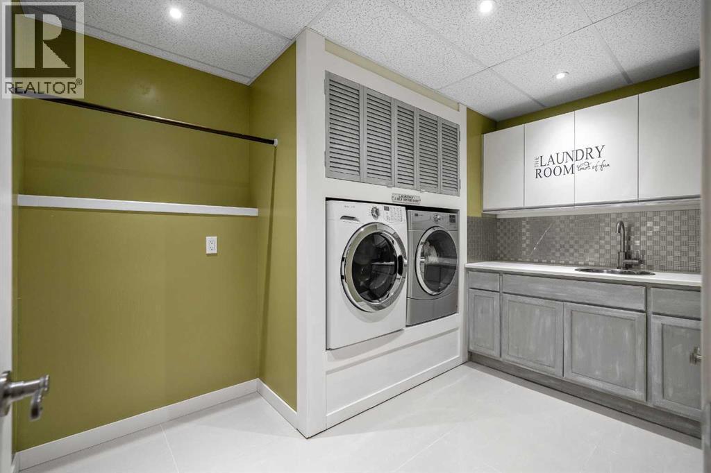 4636 Montana Drive Nw, Calgary, AB - Indoor Photo Showing Laundry Room