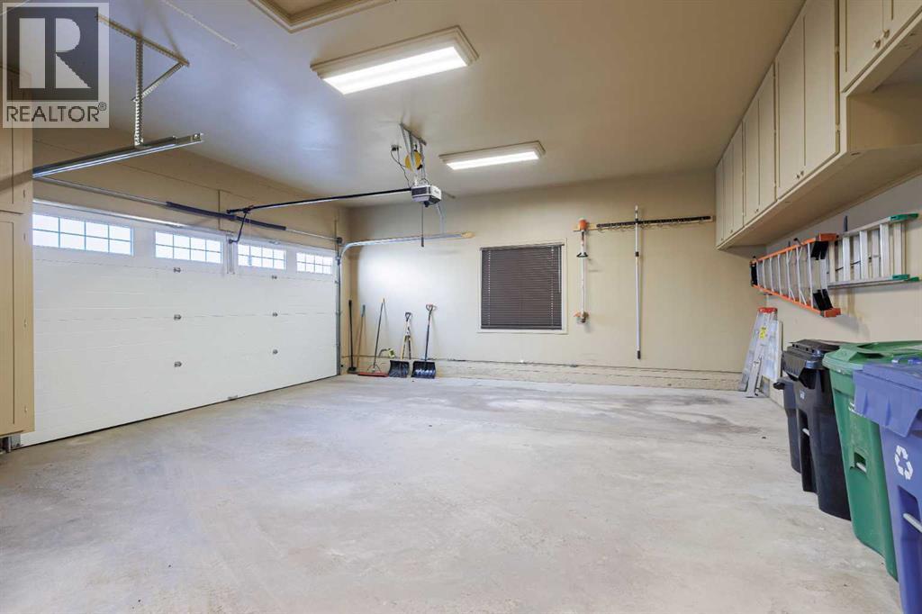 118 Tusslewood Heights Nw, Calgary, AB - Indoor Photo Showing Garage