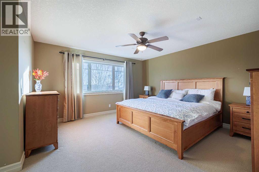 118 Tusslewood Heights Nw, Calgary, AB - Indoor Photo Showing Bedroom
