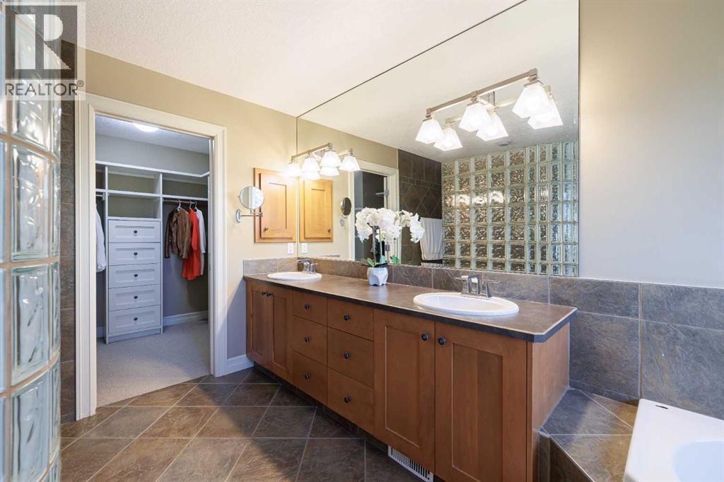 118 Tusslewood Heights Nw, Calgary, AB - Indoor Photo Showing Bathroom