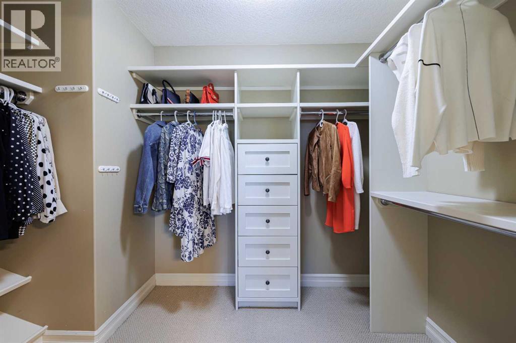 118 Tusslewood Heights Nw, Calgary, AB - Indoor With Storage