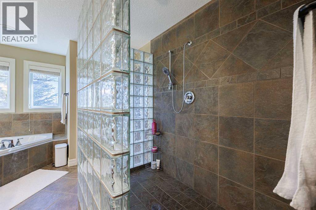 118 Tusslewood Heights Nw, Calgary, AB - Indoor Photo Showing Bathroom