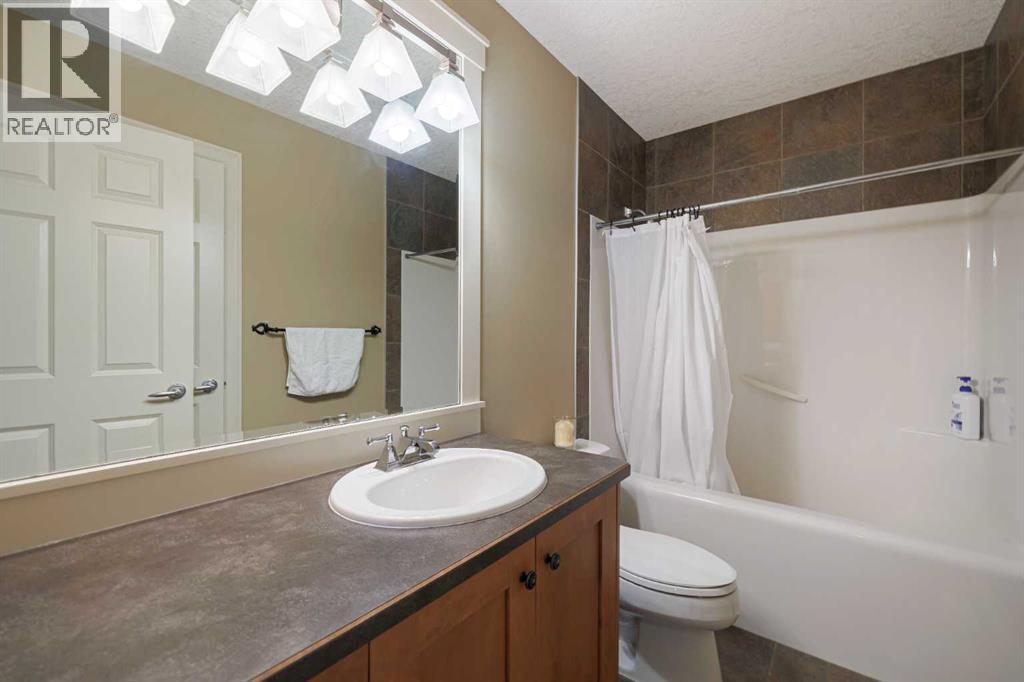 118 Tusslewood Heights Nw, Calgary, AB - Indoor Photo Showing Bathroom