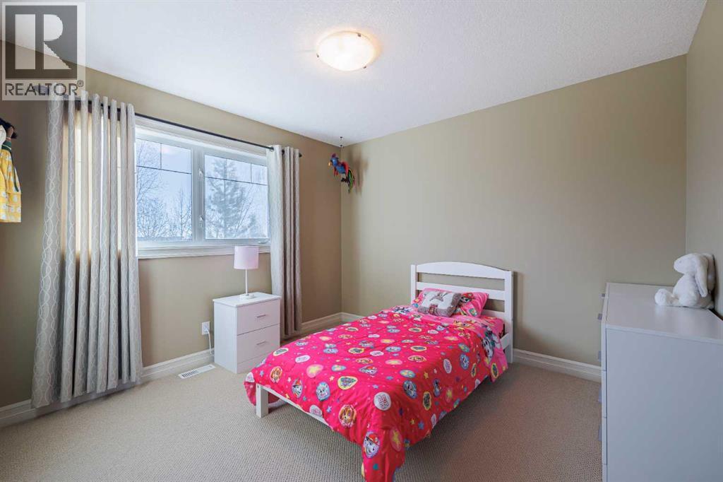 118 Tusslewood Heights Nw, Calgary, AB - Indoor Photo Showing Bedroom