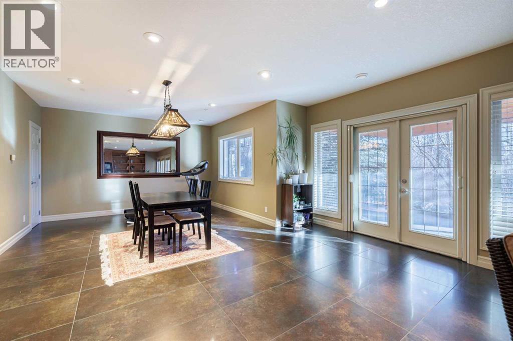 118 Tusslewood Heights Nw, Calgary, AB - Indoor Photo Showing Dining Room