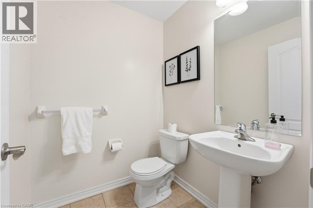 16 Cliffside Court, Cambridge, ON - Indoor Photo Showing Bathroom
