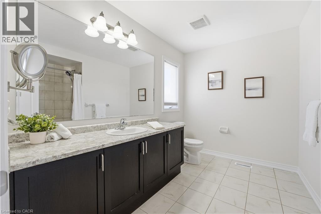 16 Cliffside Court, Cambridge, ON - Indoor Photo Showing Bathroom